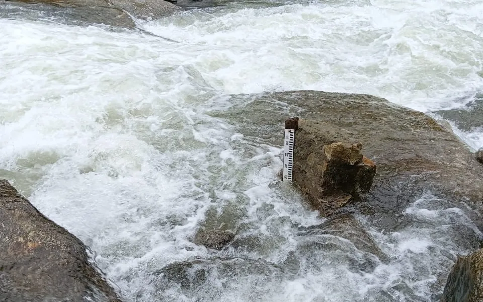 White-water rapids over large boulders on the Maipa Khola